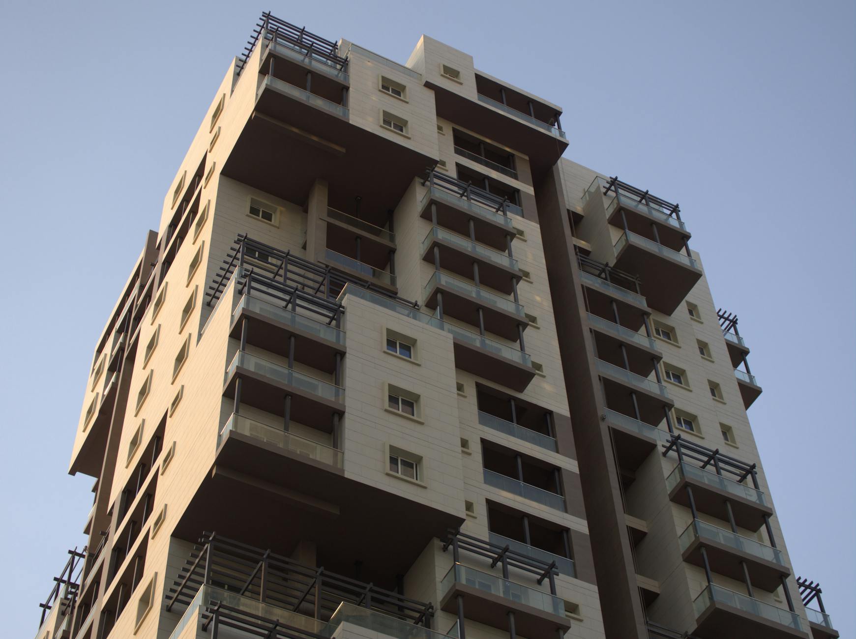 What Defines AVAV's Role as a Robotics Defense Prime Contractor?