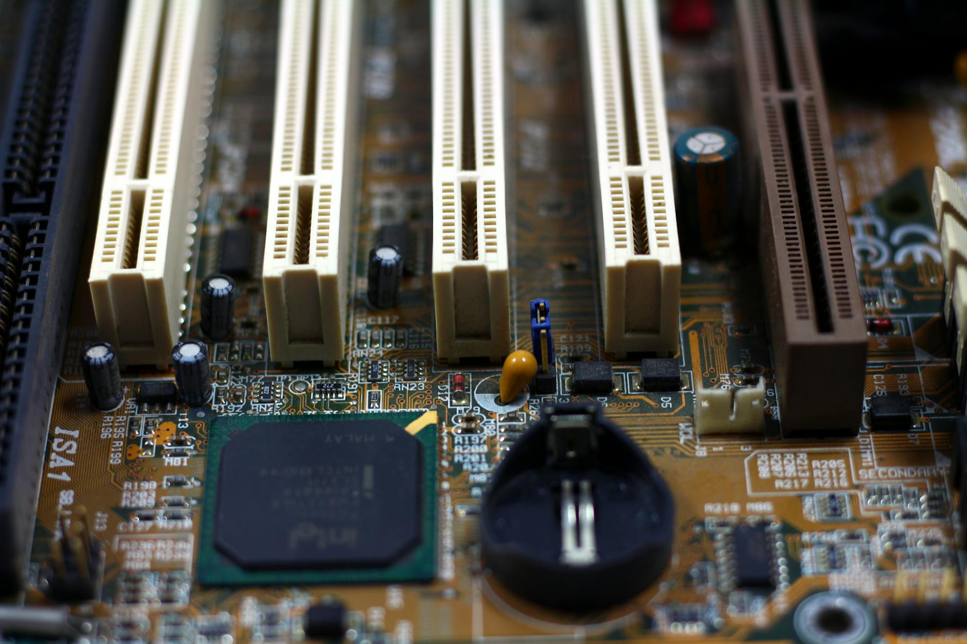 How ZBRA Hardware and Software Work Together in Warehouse Operations