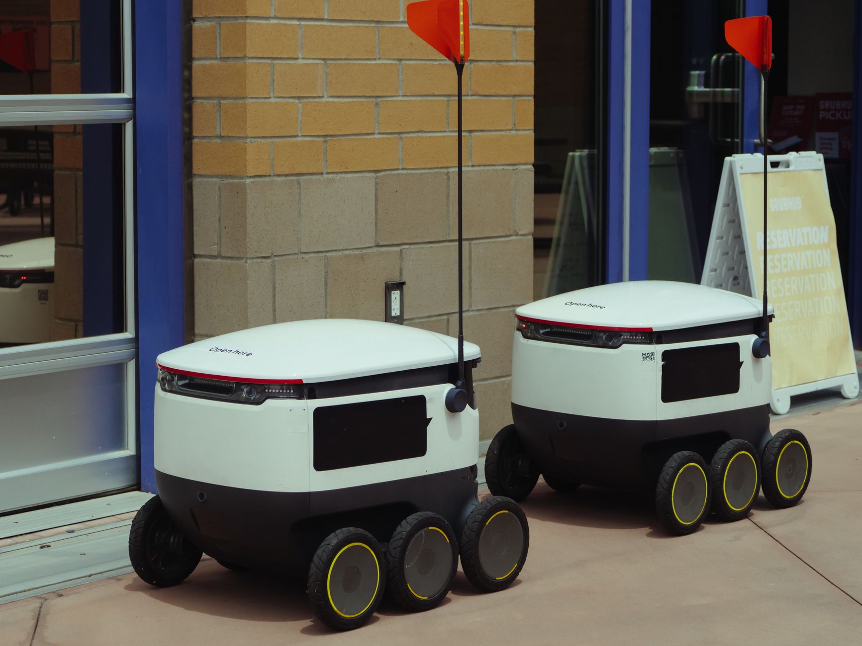 Commercial Office Cleaning: AI Robot Technology Transforms Workspace Maintenance Operations - Featured image