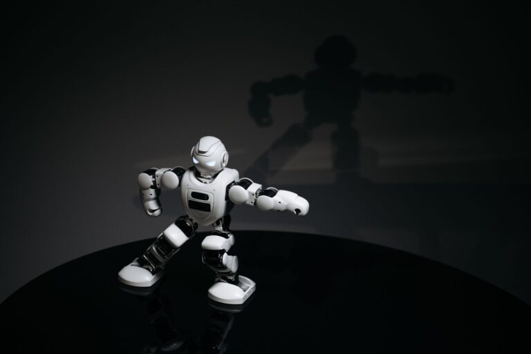 China Unveils Dual-Battery Humanoid Robots for Nonstop Factory Operations - Featured image
