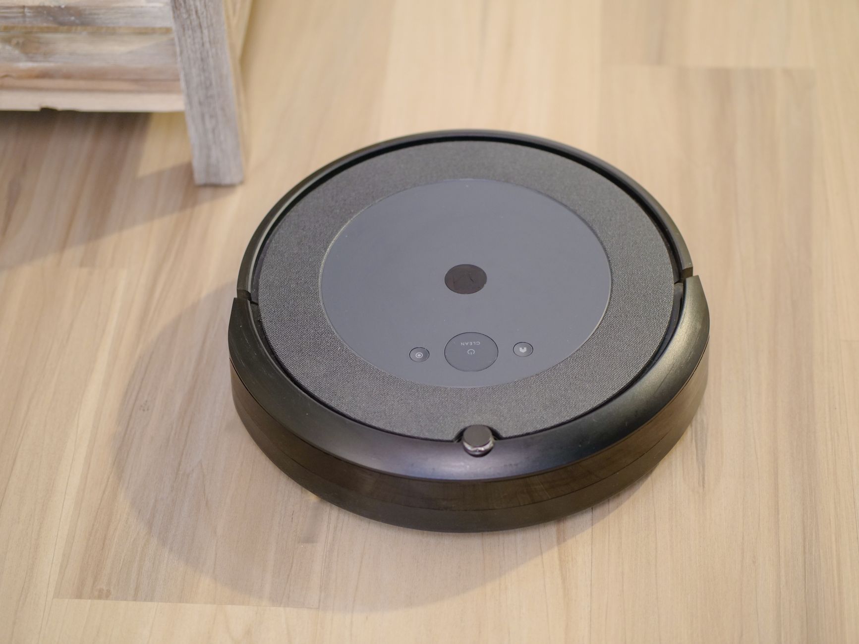 Eufy E25 Robot Vacuum Sale: $400 Discount on Smart Cleaning Technology - Featured image