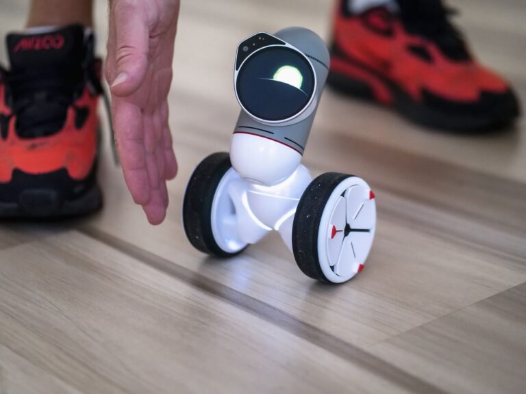 Wheeled robotics platform industry forecast shows strong adoption and revenue growth - Featured image