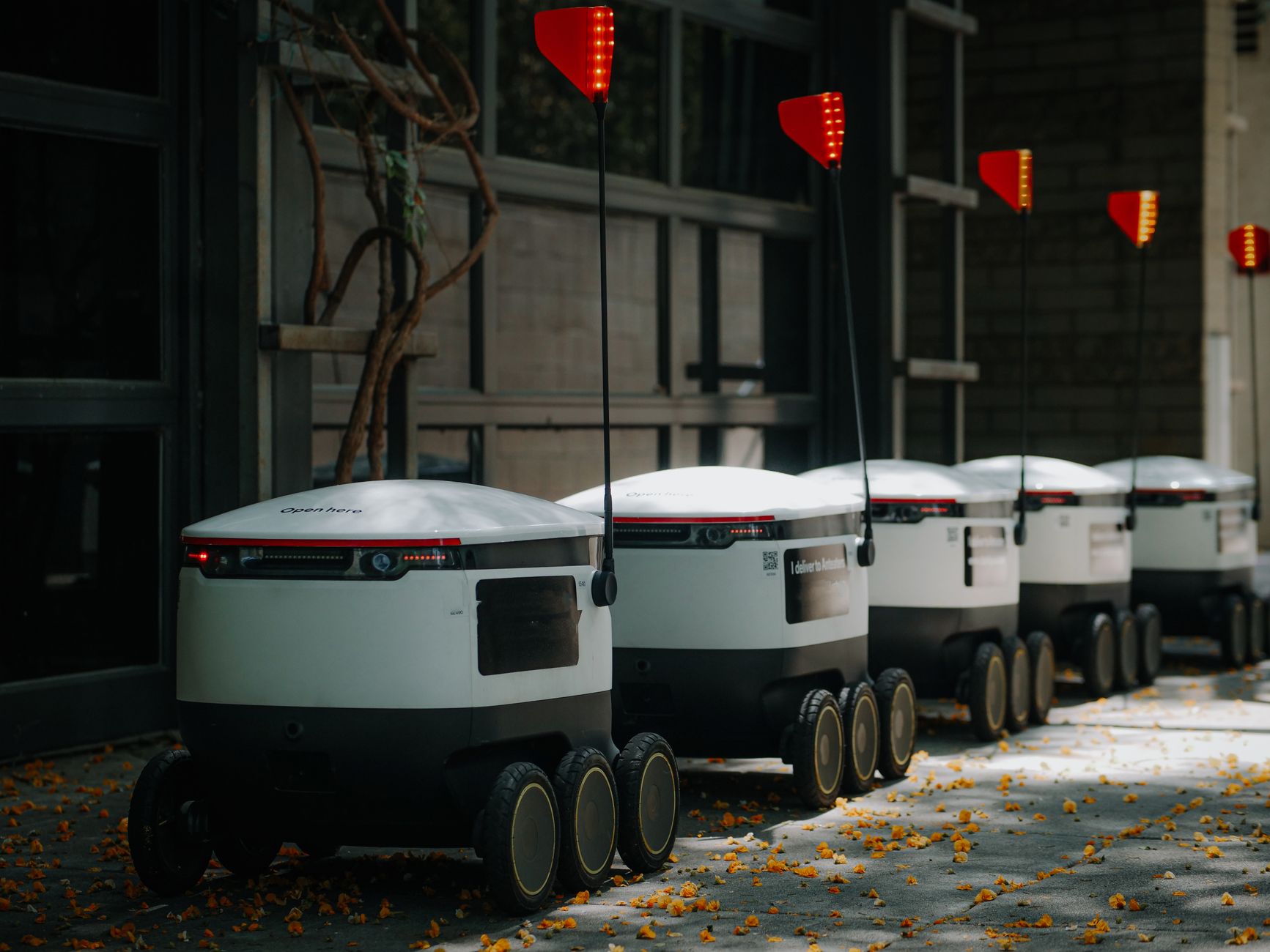 DoorDash deploys autonomous delivery robots across New Mexico roadways and residential areas - Featured image