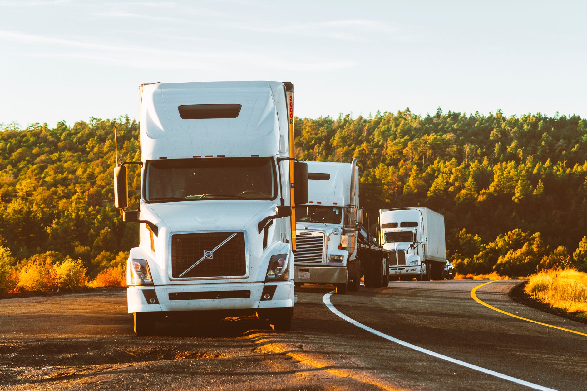 Autonomous Trucking and Logistics Networks: Where Robots Fit - Featured image