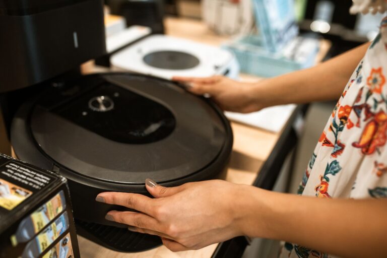 Retail Store Robots: Shelf Scanning and Cleaning - Featured image