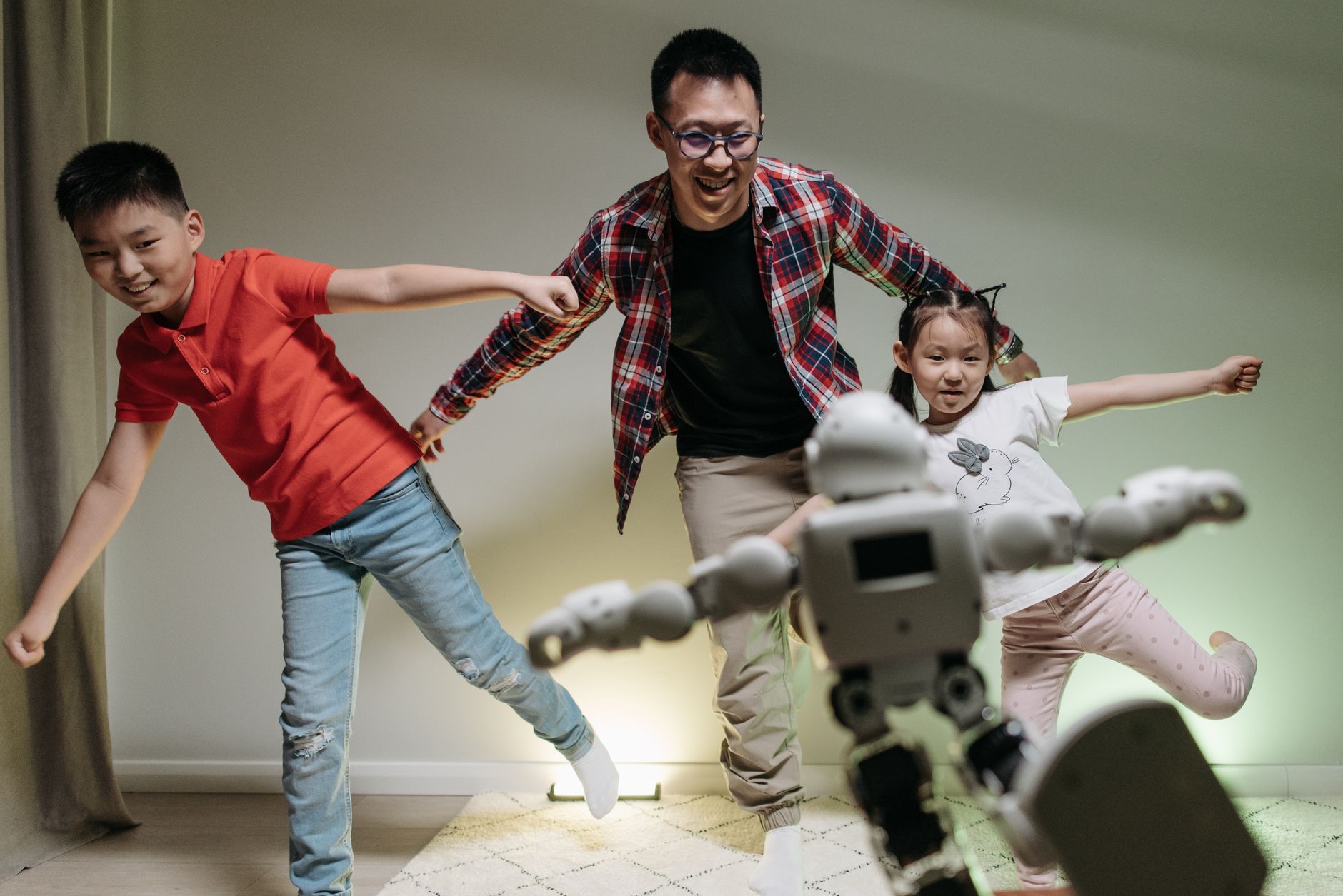 Why Do People Trust Robots More After a Demonstration? - Featured image